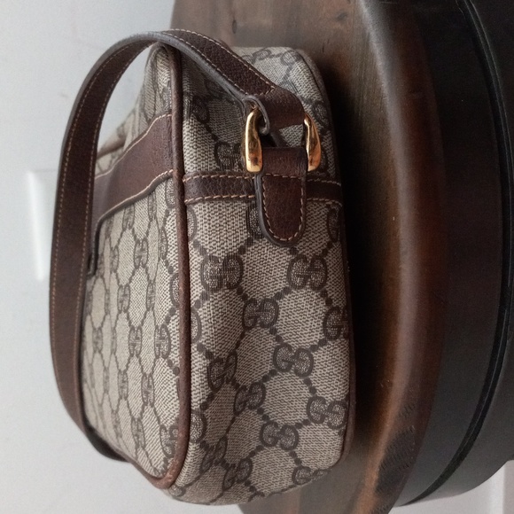 Authentic Vintage Gucci Interlocking GG Monogram Supreme Crossbody Bag - Picture 4 of 11